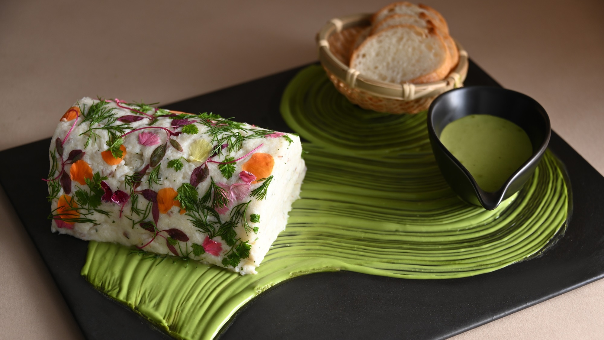 ランチ＆いちごスイーツ食べ放題！Strawberry lunch buffet〜和庭園〜