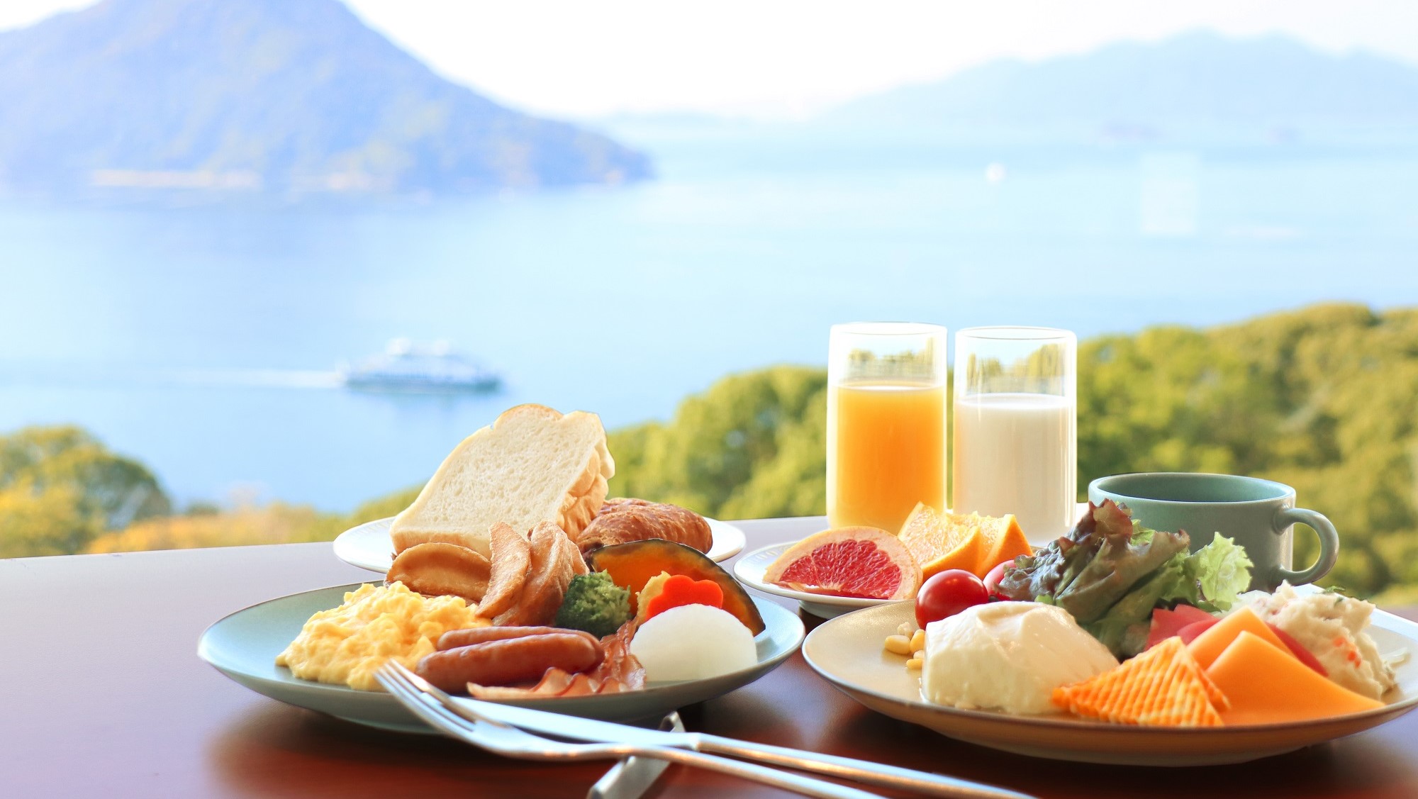 朝食：瀬戸内海の美景を眺めながら、せとうち朝食を…（※和洋ブッフェイメージ）