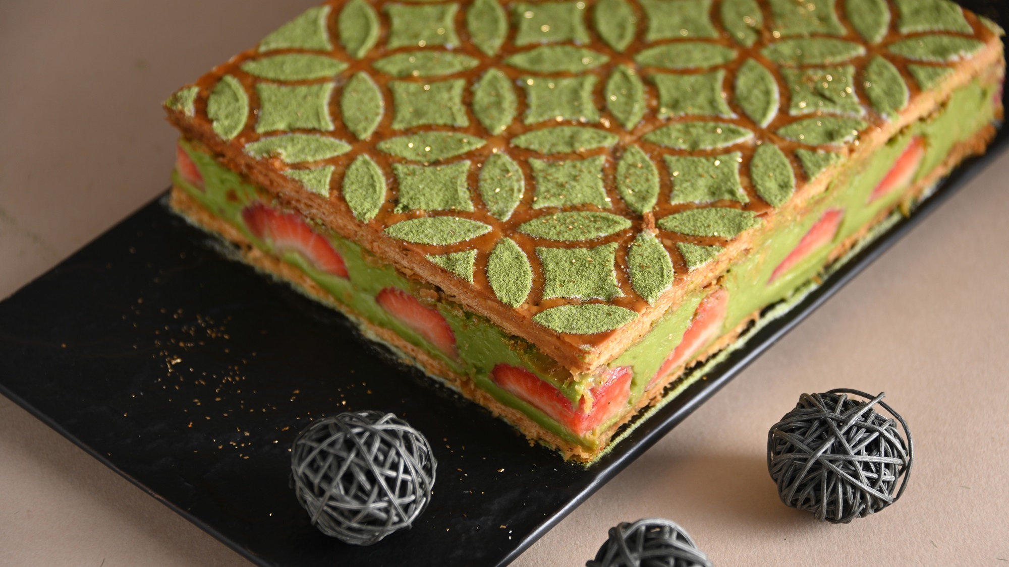 大人気メニューを抹茶でアレンジ「抹茶といちごのミルフィーユ」（イメージ）【2026年春】