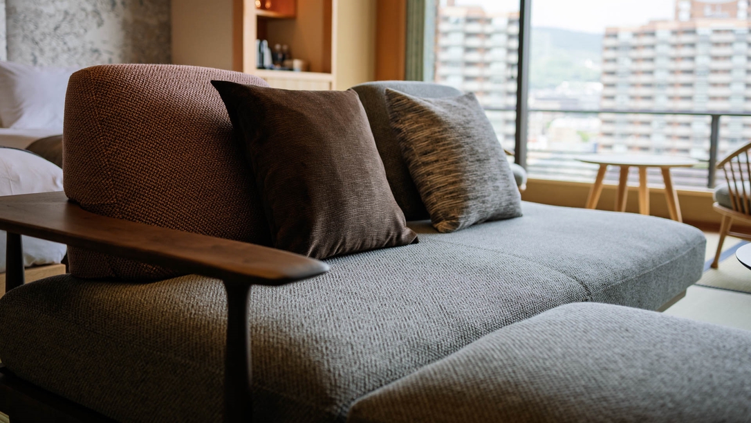 【露天風呂付スイート】六甲64平米／川側