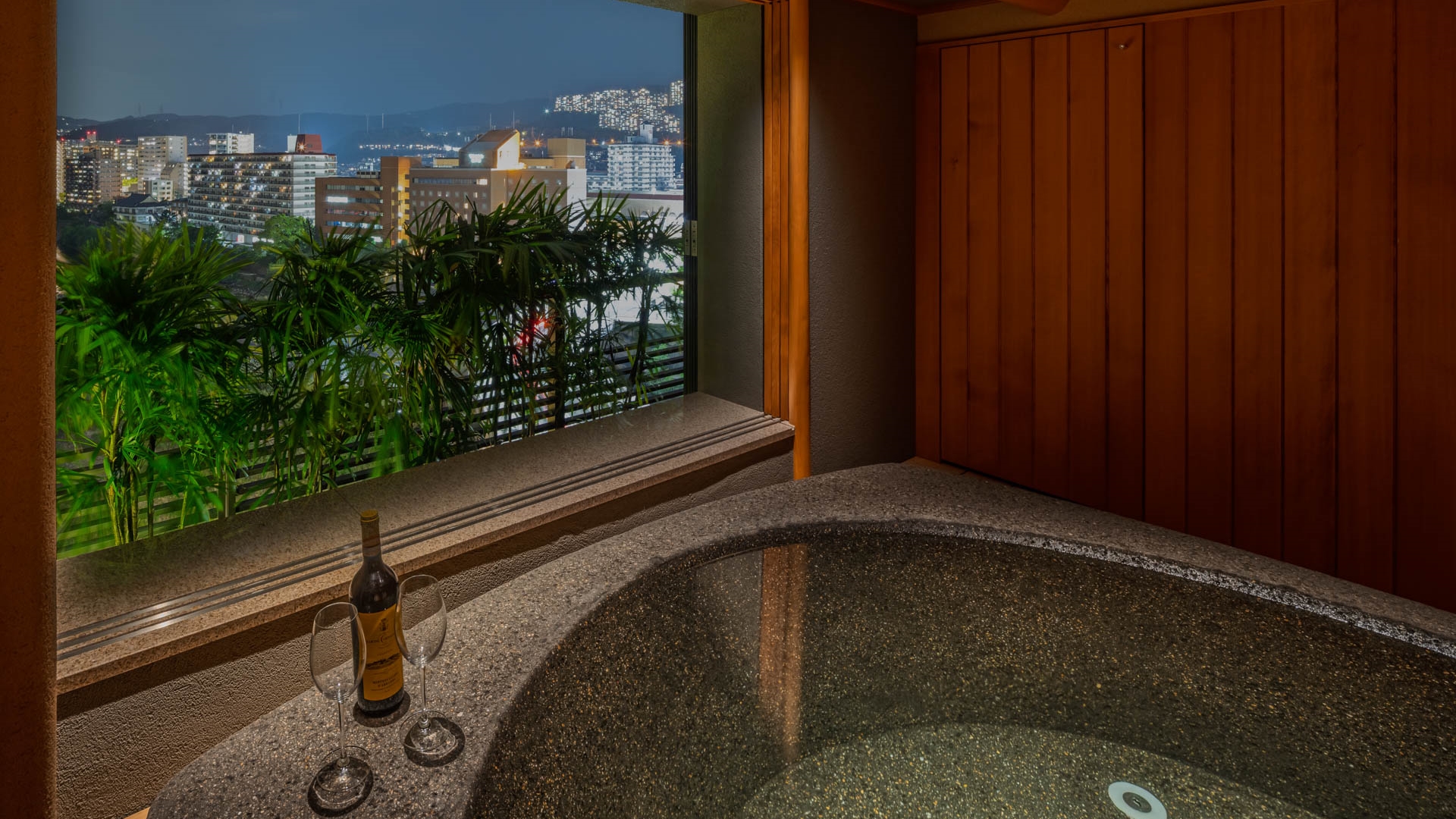 【露天風呂付スイート】六甲64平米／川側