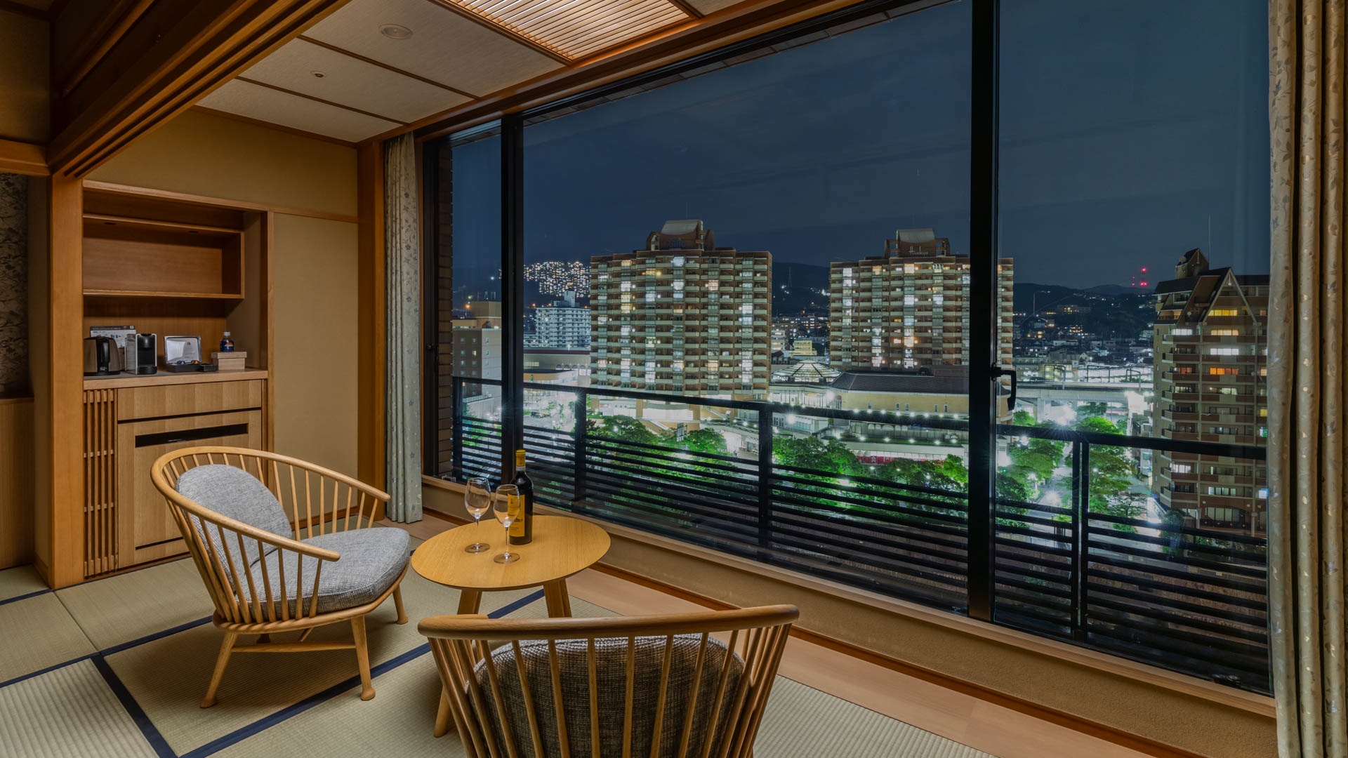 【露天風呂付スイート】六甲64平米／川側