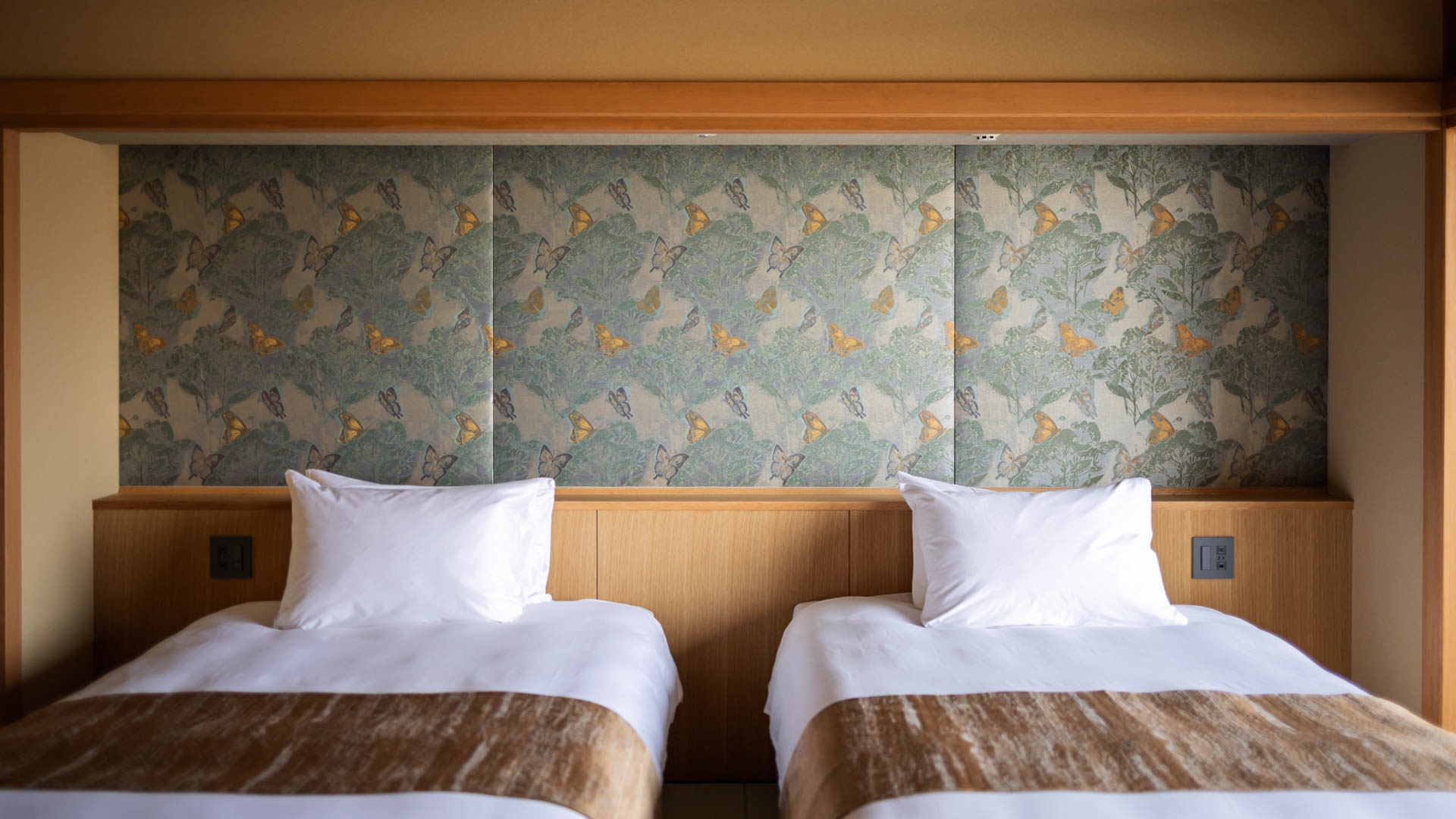 【露天風呂付スイート】羽衣64平米／川側