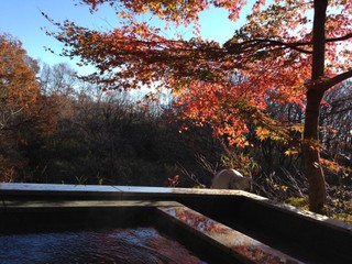 紅葉時期の露天風呂