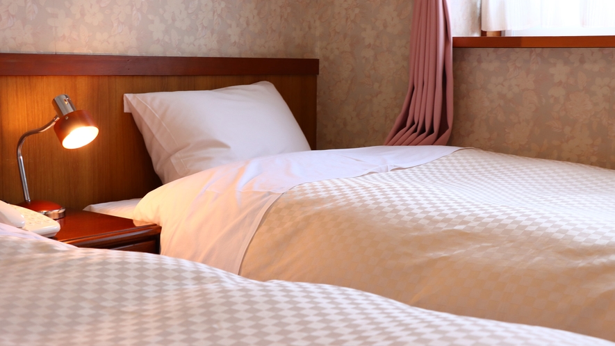 #和洋室　薄ピンクが基調の寝室は畳にもよく合い温かさが増します♪