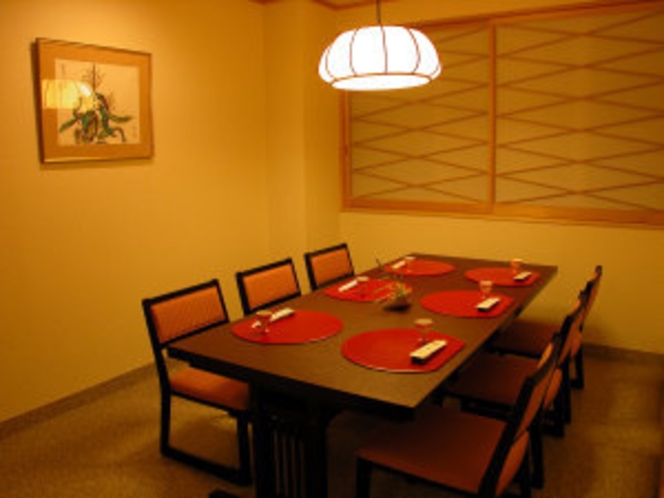 個室お食事所 和風テーブル