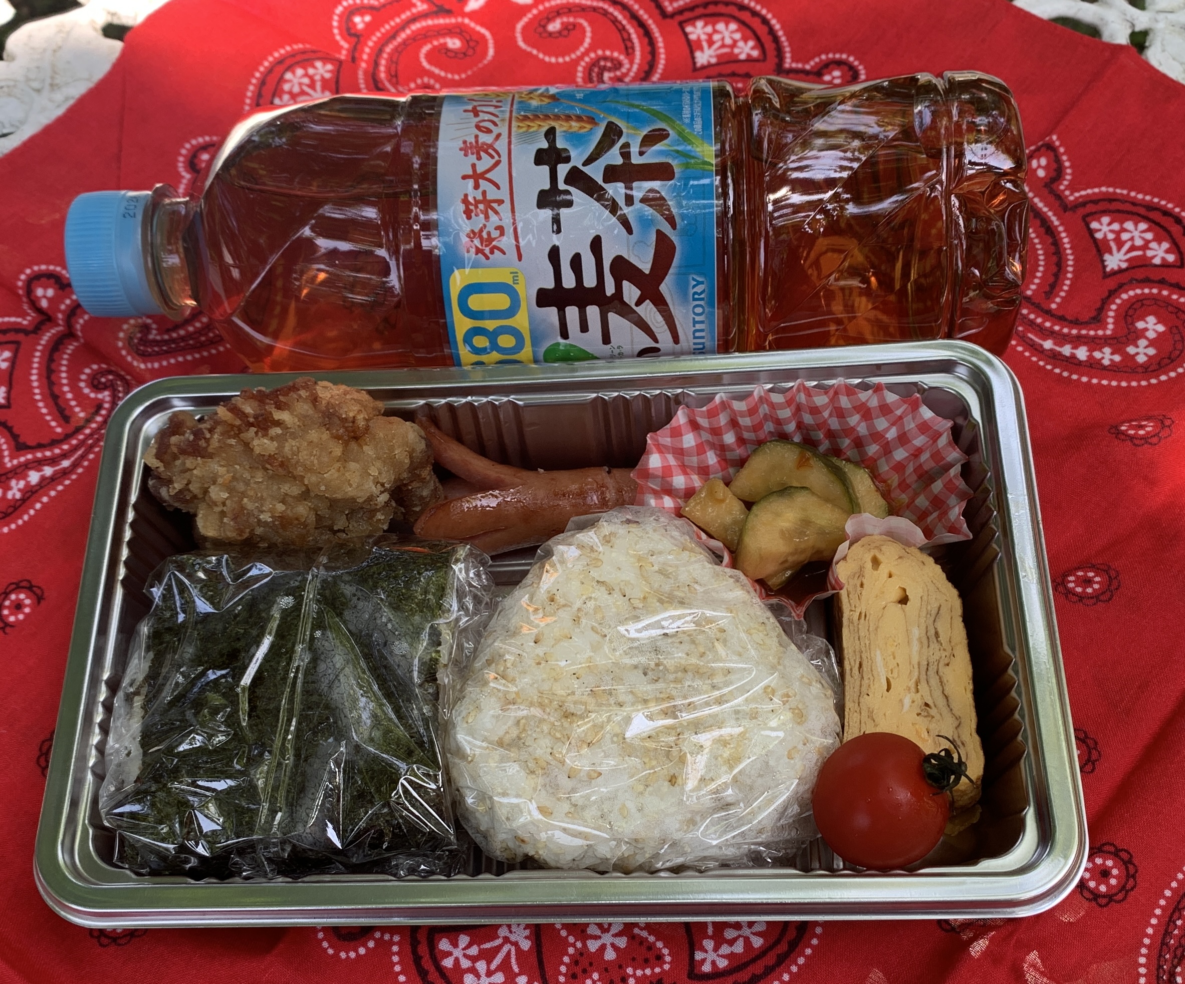 お弁当付きプランのおにぎり弁当です。