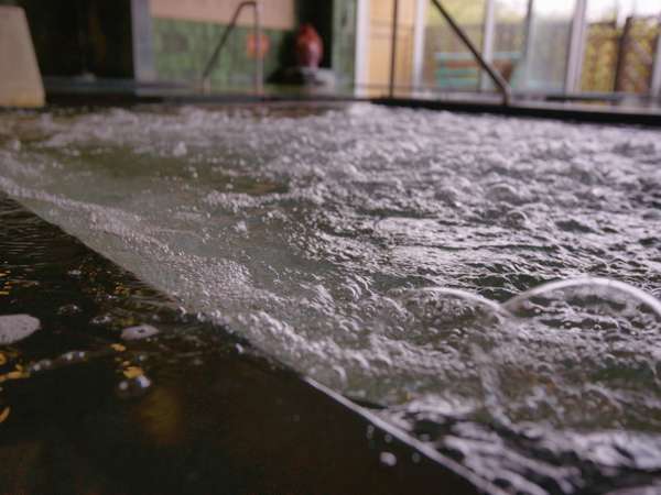 Large communal bath_11