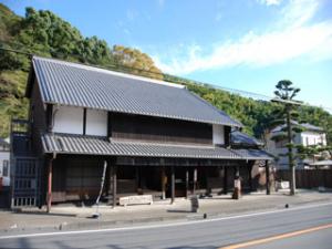 【大旅籠柏屋】 江戸時代の旅籠。当時の様子、人々の暮らしぶりが一目でわかる貴重な建物です。