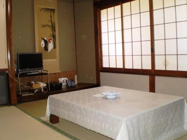 Room (2)