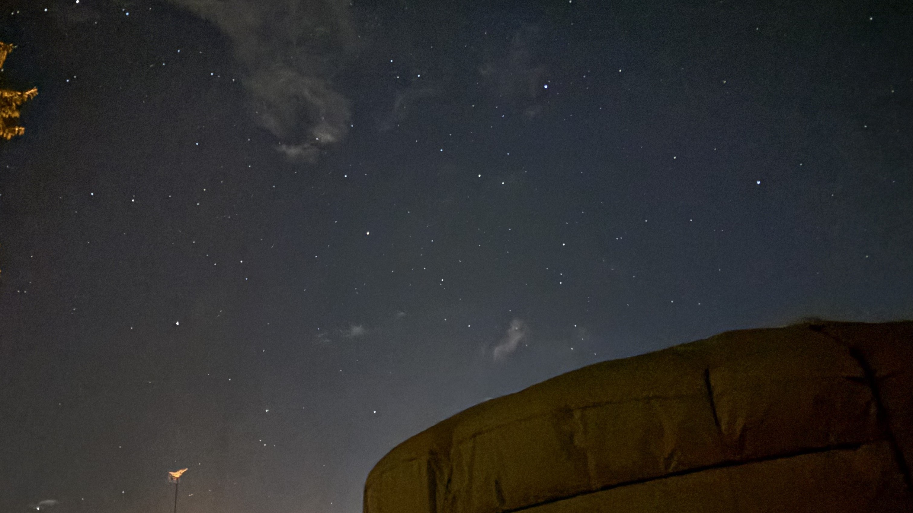 夜、空を見上げると&hellip;