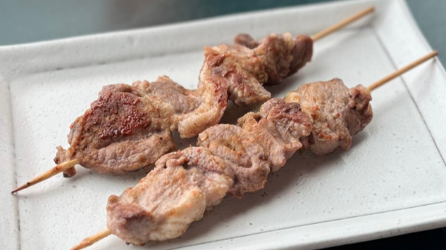 【モンゴル料理】ショルログ(オリジナルスパイスで味付けした羊の串焼き)