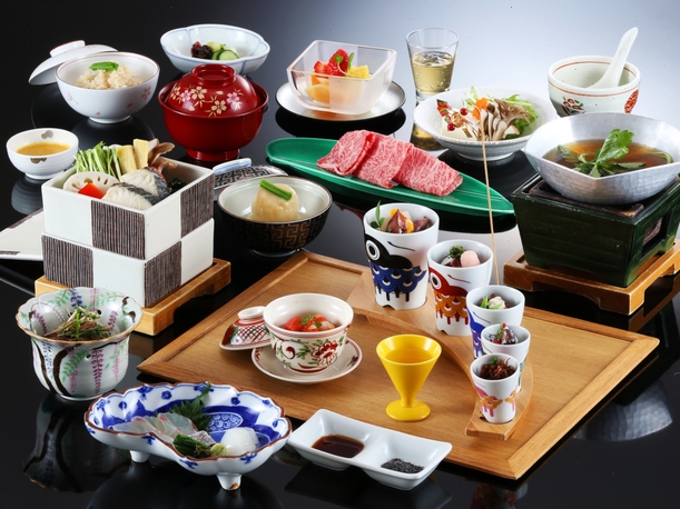 ≪お部屋おまかせでお得≫【食事時間17：30】旬の味覚を敷きつめた黒毛和牛付き御膳｜1000円金券付