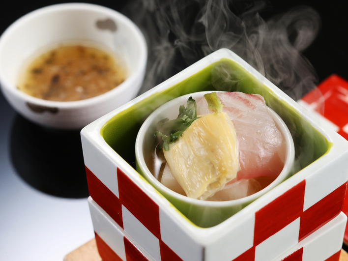 【お食事会場｜食事時間17：30】旬の味覚を敷きつめた黒毛和牛付き御膳｜お一人様1000円金券付き
