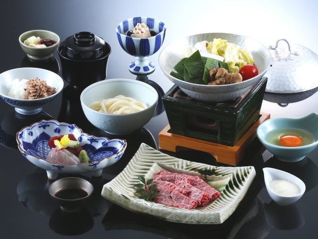 【日帰り】ダイニング「時分時」｜雲海とゆらりの入浴券+お造り付きすき鍋膳【神戸牛】