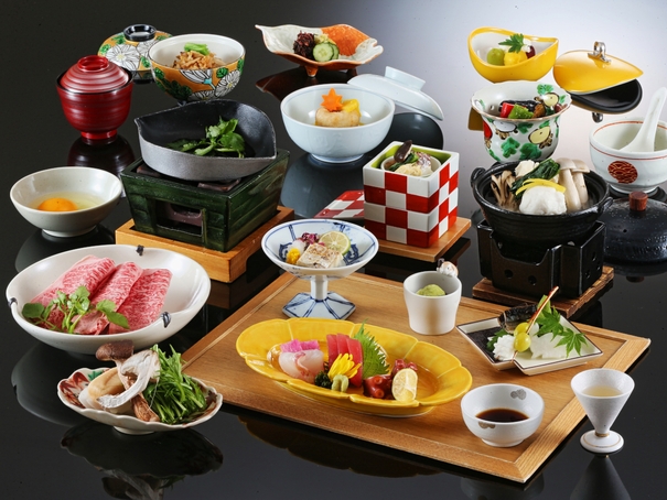 ≪お部屋おまかせでお得≫【食事時間17：30】旬の味覚を敷きつめた黒毛和牛付き御膳｜1000円金券付