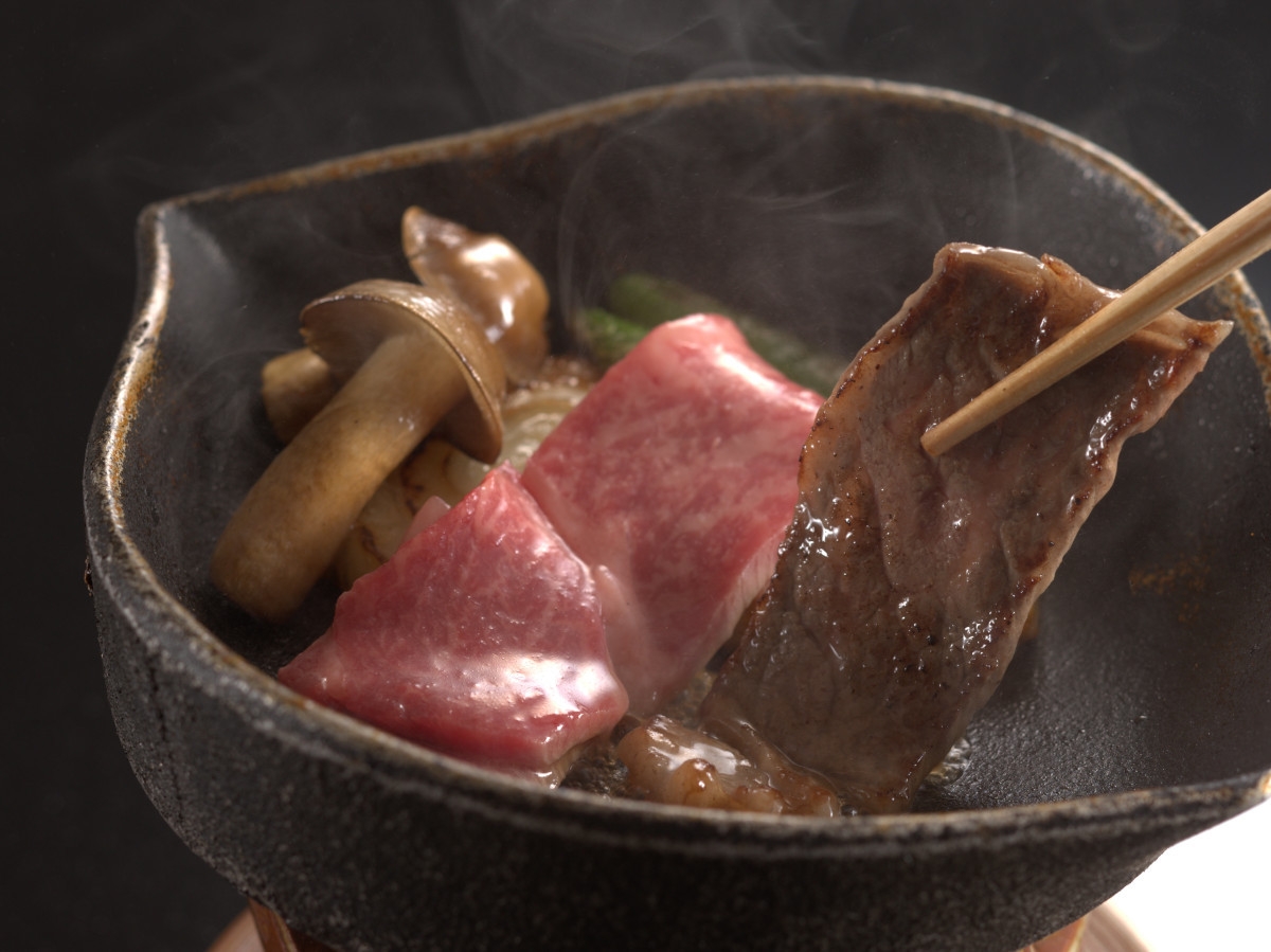 【お料理アップグレード】神戸牛陶板焼きと特選お造り付き｜厳選食材を贅沢に食す