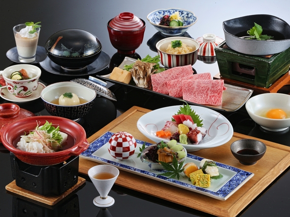 ≪お部屋おまかせでお得≫【食事時間17：30】旬の味覚を敷きつめた黒毛和牛付き御膳｜1000円金券付