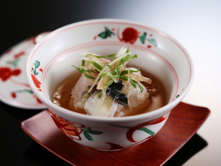 ≪お部屋おまかせでお得≫【食事時間17：30】旬の味覚を敷きつめた黒毛和牛付き御膳｜1000円金券付