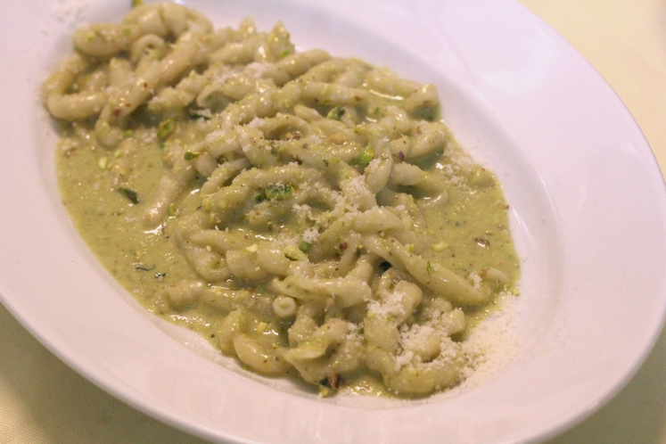 夕食　パスタの一例　pistacchi