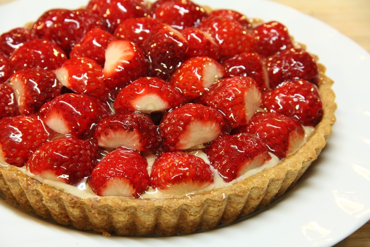 デザートの一例　イチゴのタルト　crostata di fragole e crama