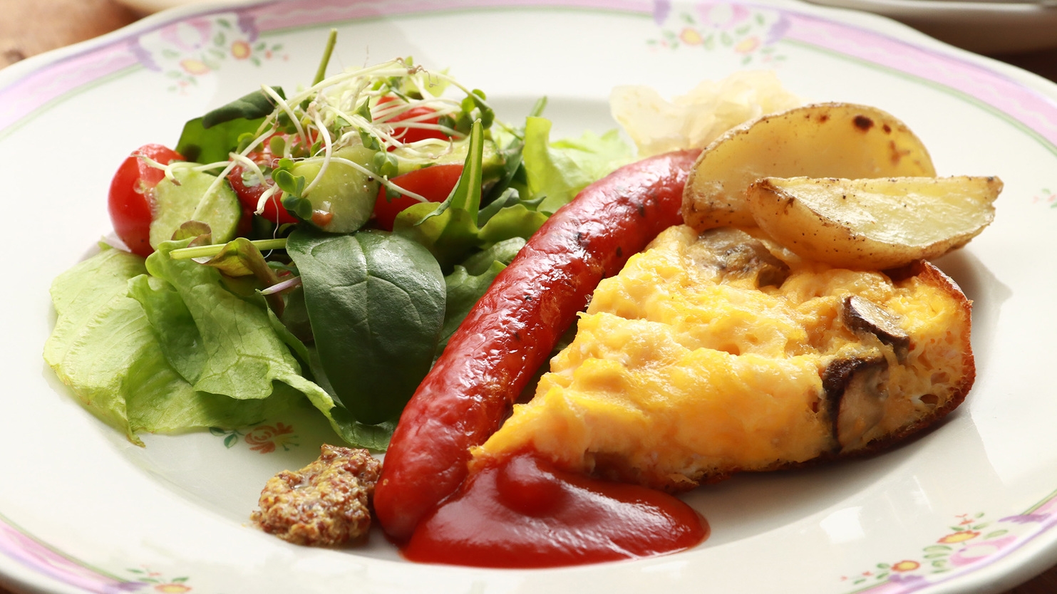 ■【朝食付】爽やかな高原でオシャレな洋朝食☆焼きたてパンに野菜やフルーツ♪地元の「美味しい」をどうぞ