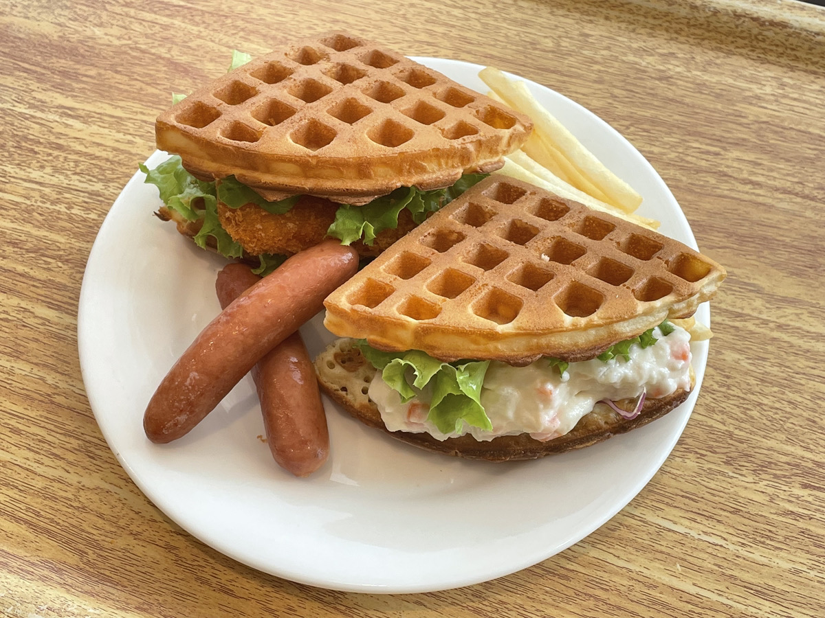 朝食　ワッフル