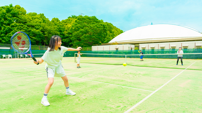 【特典付】屋内外プール、テニス、ボウリング、岩盤浴など6種が遊びたい放題♪「ステイ＆プレイ」