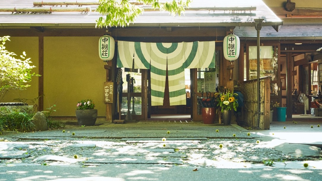 中棚荘の入口