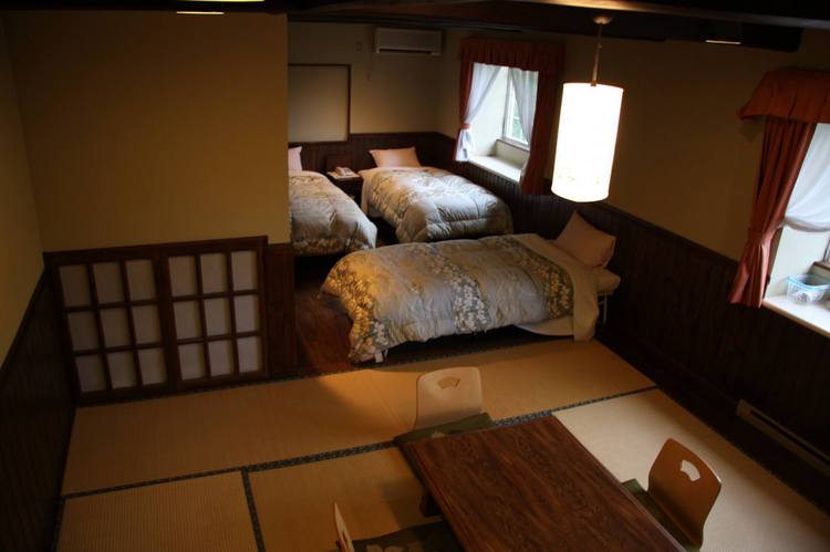 Kamar bergaya Jepang-Barat
