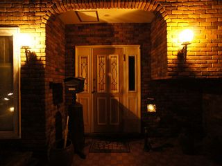 夜の玄関
