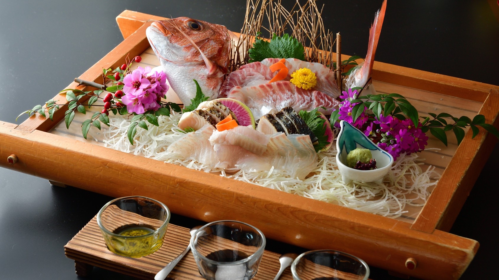 ＜定番！旬彩会席／3月31日まで＞伊勢海老・松阪牛・旬のお造り〜伊勢志摩を上質に味わう贅沢美食旅〜