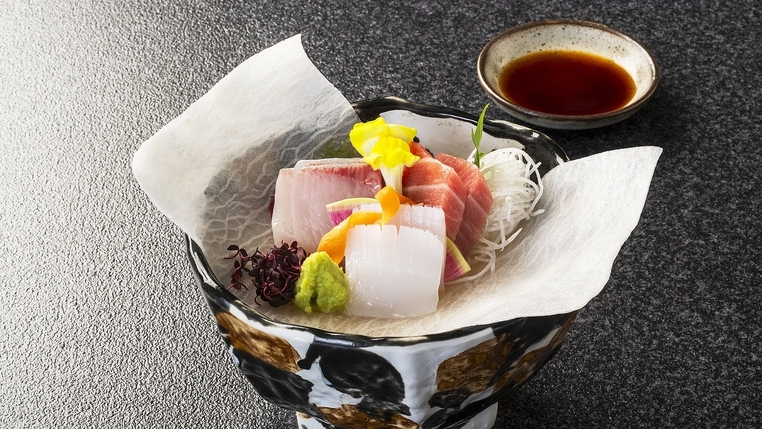 【基本プラン／レストラン食・四季彩会席膳】約75平米の広さ／和洋スイート