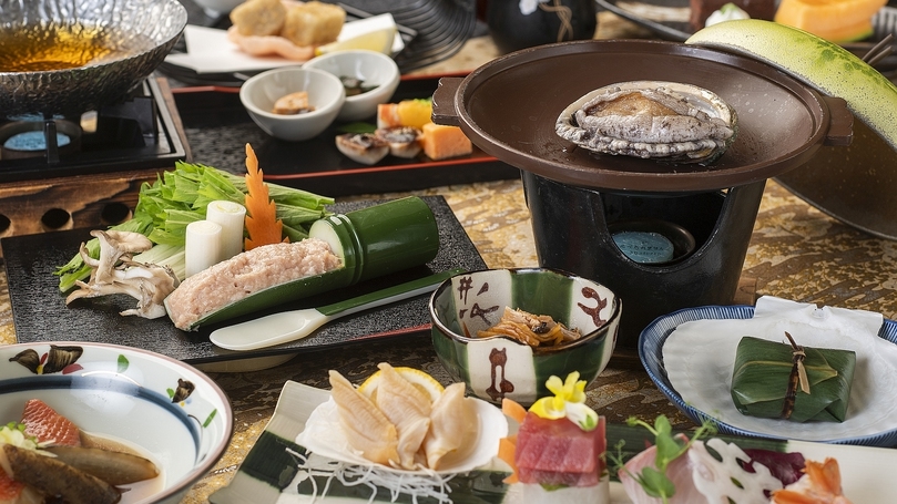 【下田海中水族館入場券付】イルカと遊べる人気の施設！／レストラン食