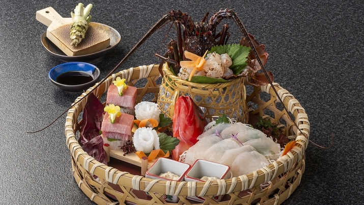 素材の質を高めた贅沢会席　響（ゆら）／ お部屋食・庭園付露天風呂客室