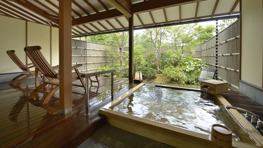 庭園付　客室露天風呂・檜風呂一例