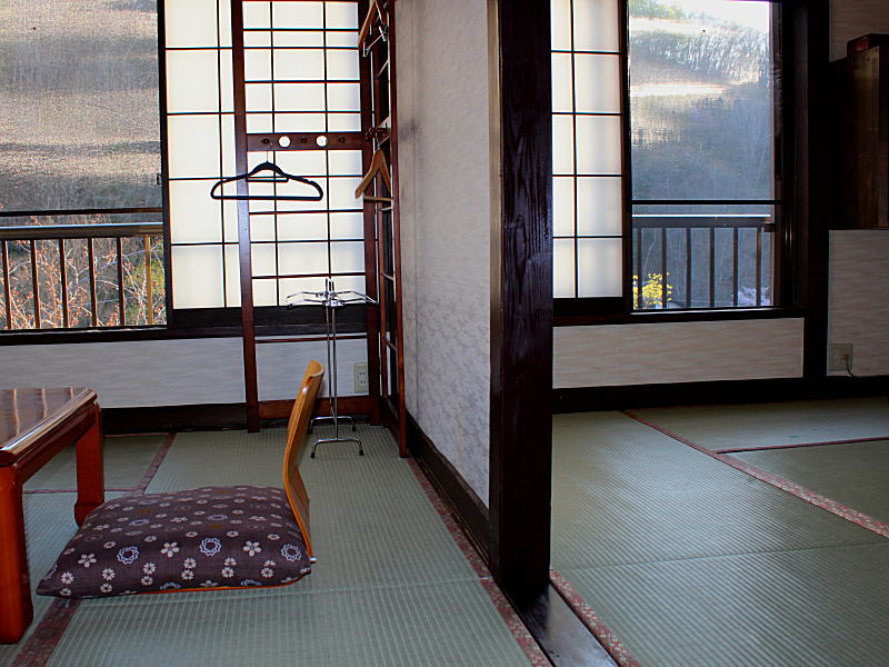 清流を望むゆったり12畳