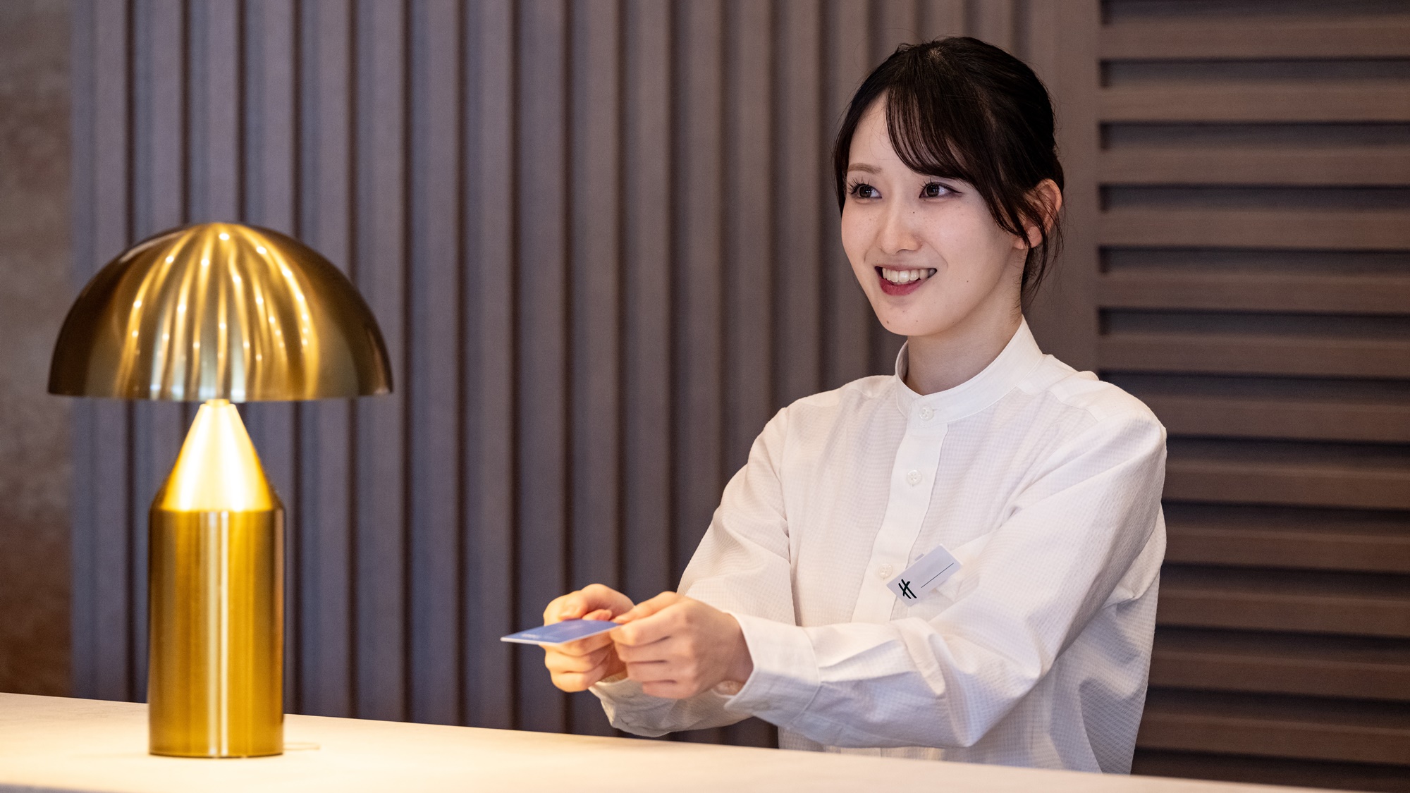 お困りのこと等ございましたら、お気軽にフロントまで。ご家族の素敵な旅を心を尽くしてサポートいたします