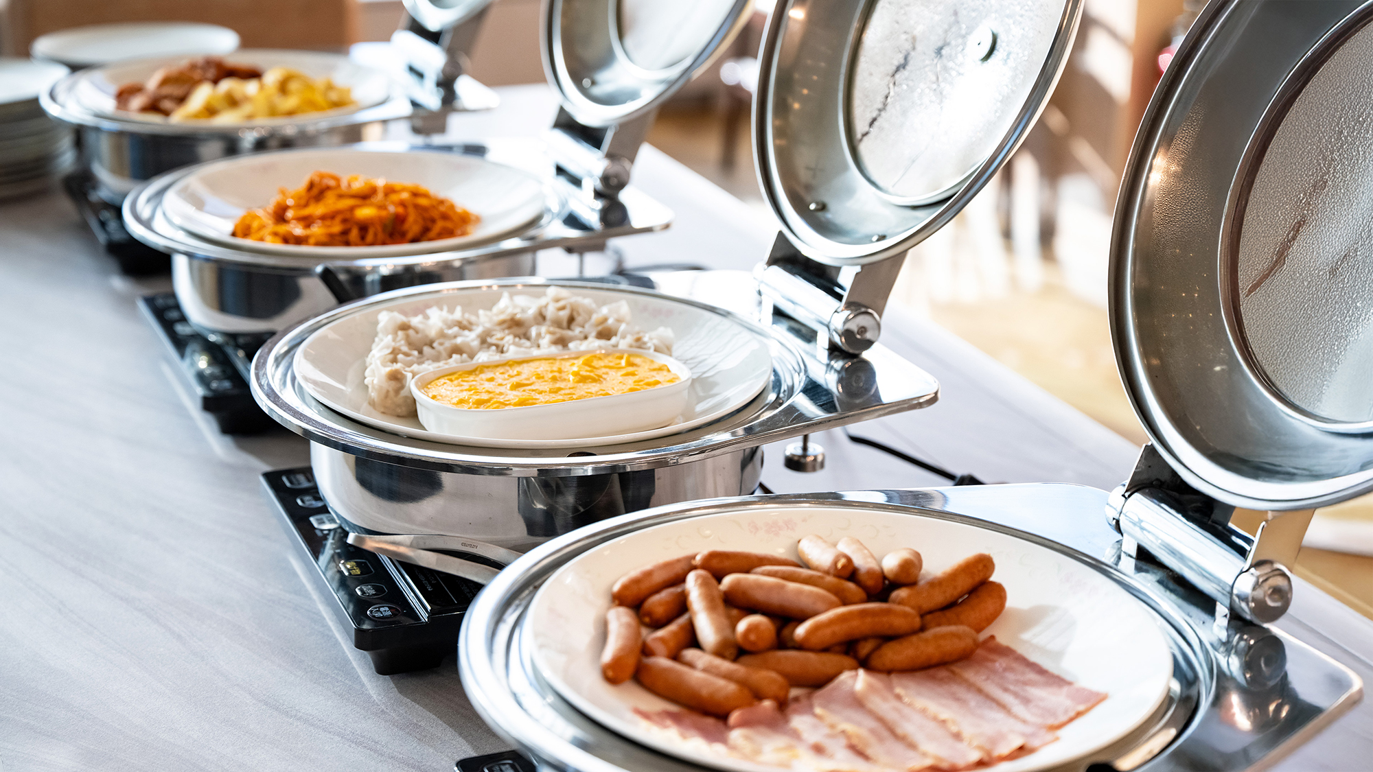 2階レストラン「リバプール」朝食バイキング 営業時間 6:30 ～ 10:30