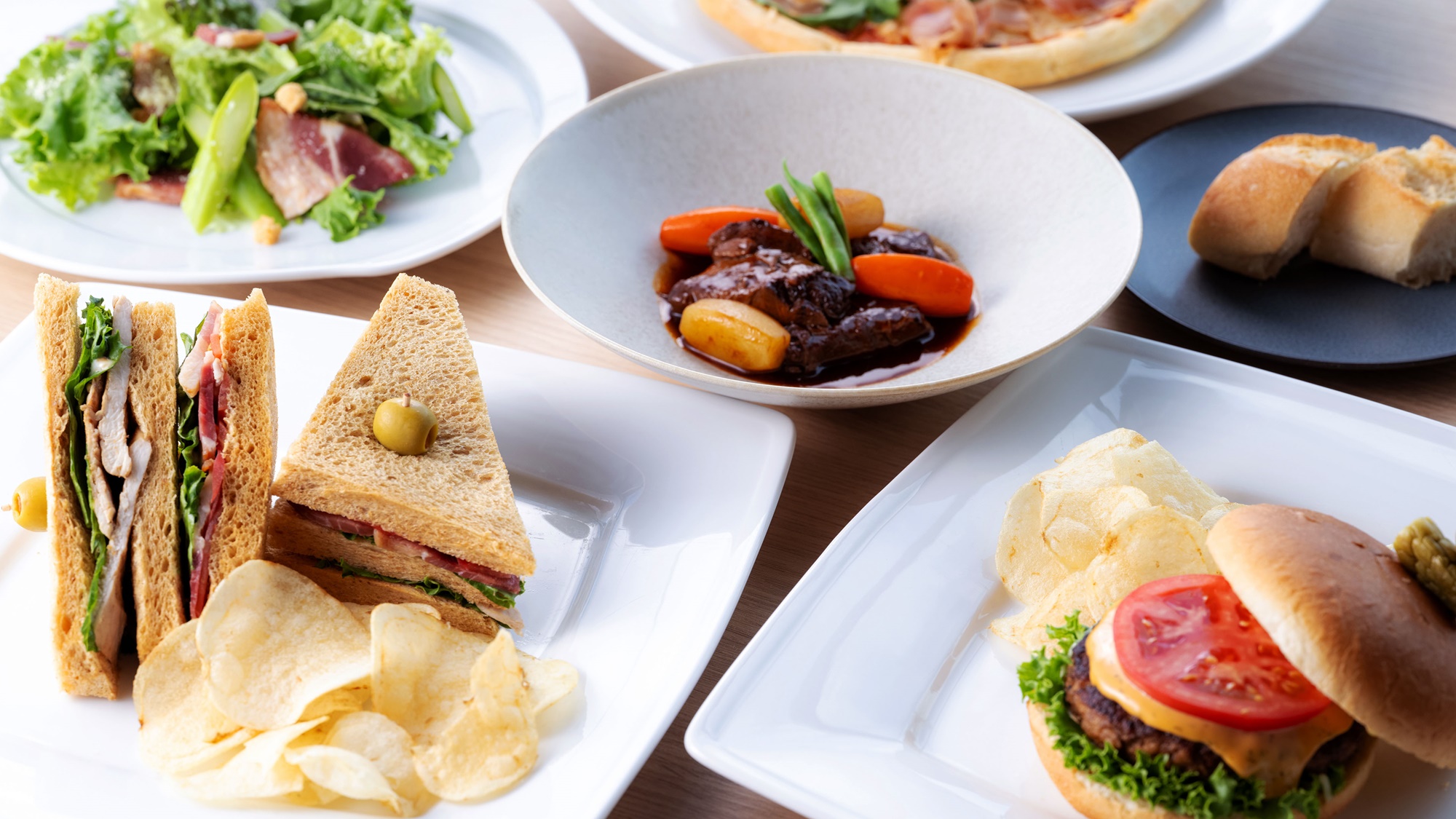 【ランチ＆ディナー】2階リバプールにてお召し上がりいただけます