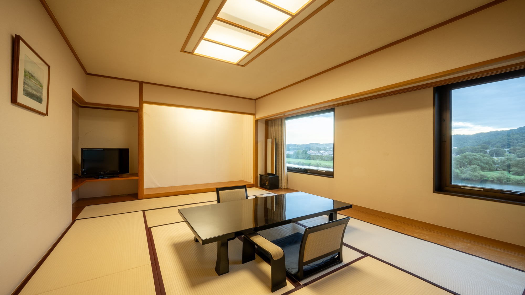 和室はゆったりとした畳のお部屋で、最大5名様（お布団5組）までご利用いただけます