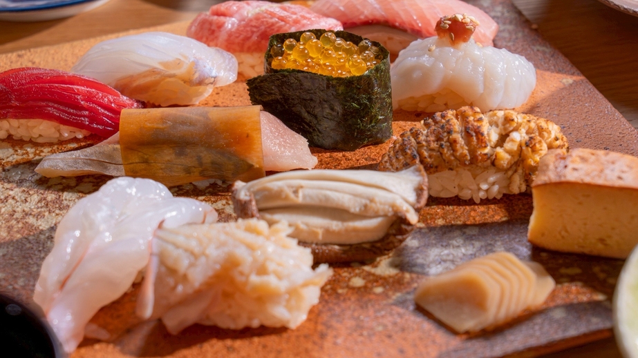 【1泊2食付】海の恵みに舌鼓♪鮨堪能プラン＜お食事18：00＞
