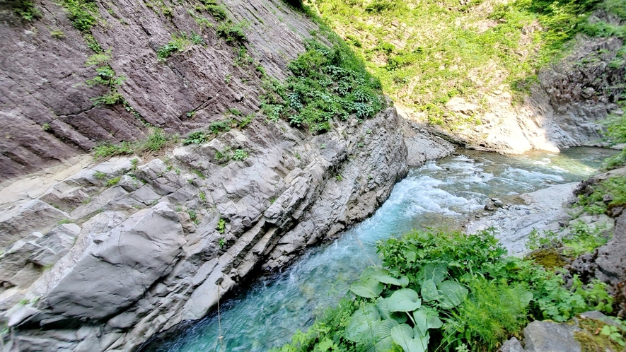 清津峡（車で31分）