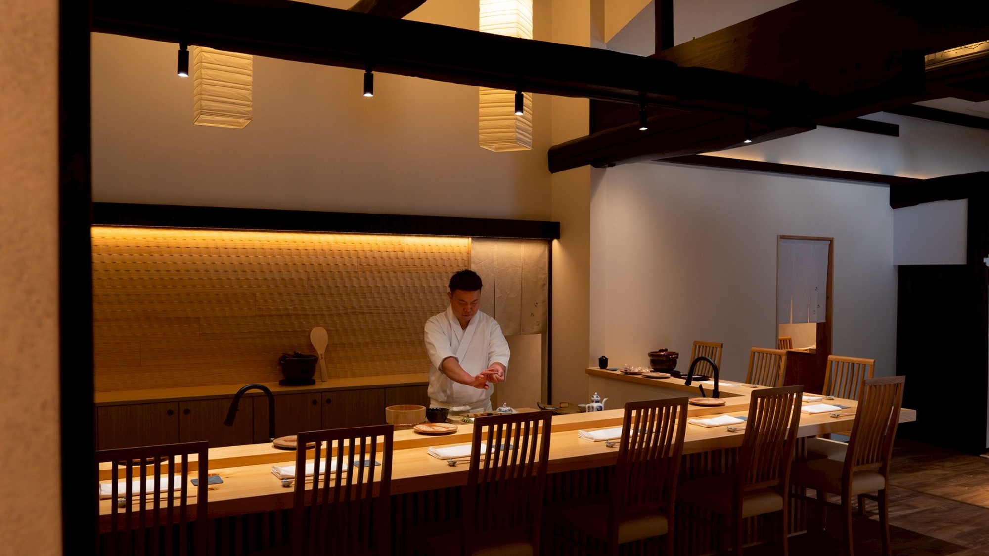 【割烹きょうへい】職人技を間近で味わえるカウンターのお席もございます。