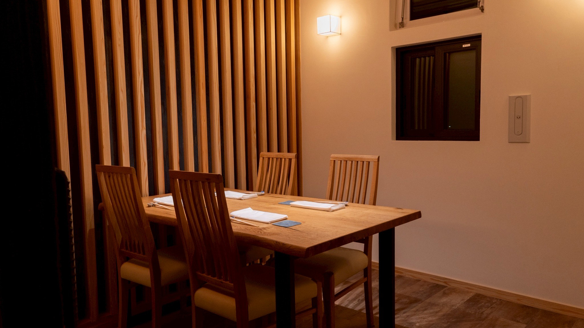 【割烹きょうへい】ゆっくりとお過ごし頂けるテーブルのお席もござます