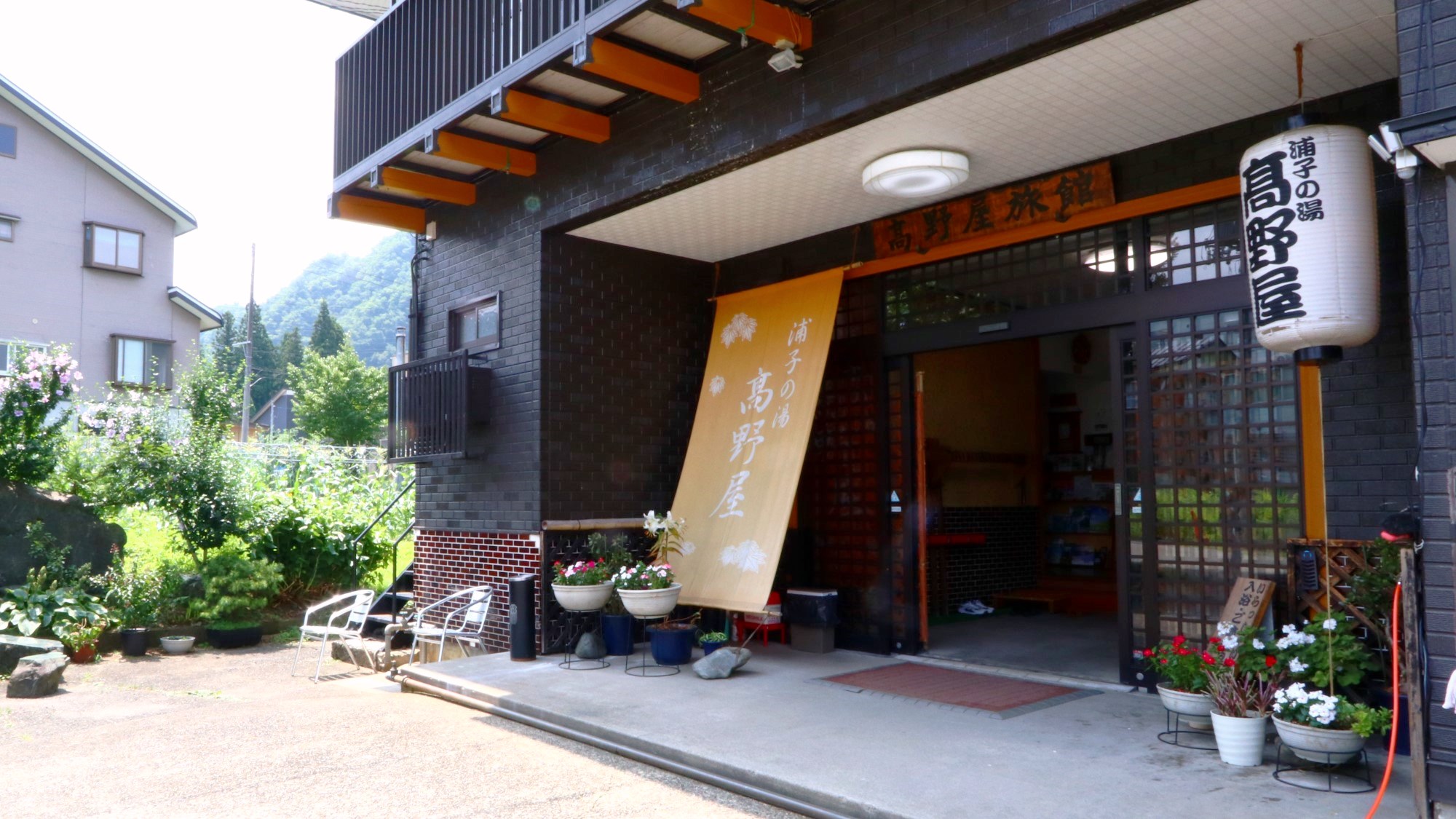 『浦子の湯・高野屋』は全15室の小さな温泉宿です
