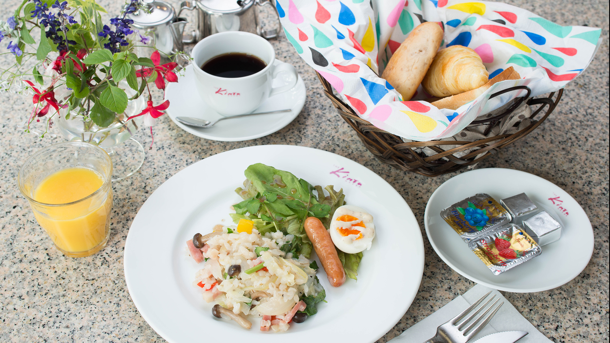 *朝食一例_３種のメニューを日替わりで。※料理は季節毎に内容が変わります。