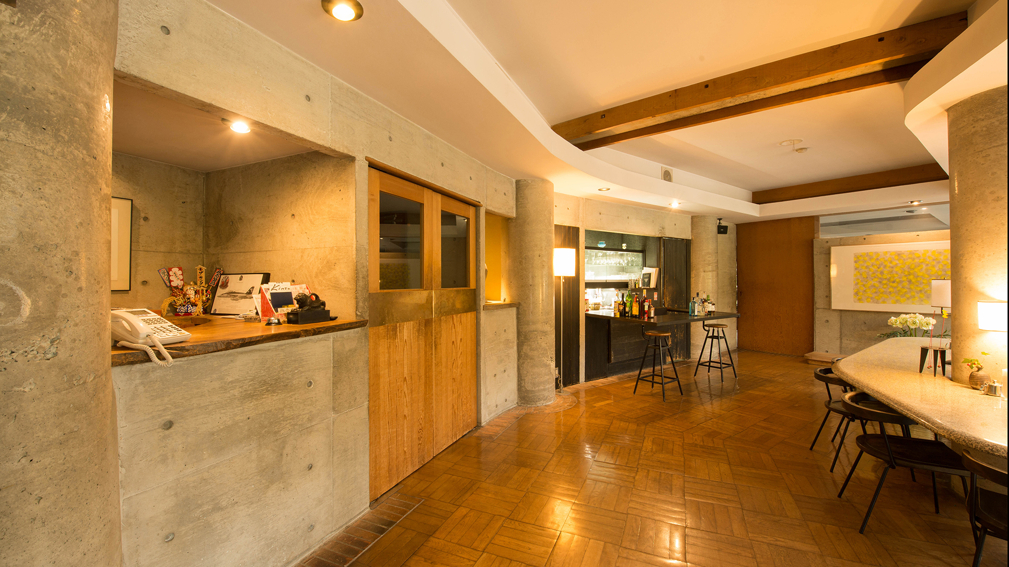 *館内一例_メイン・本館のフロントロビー