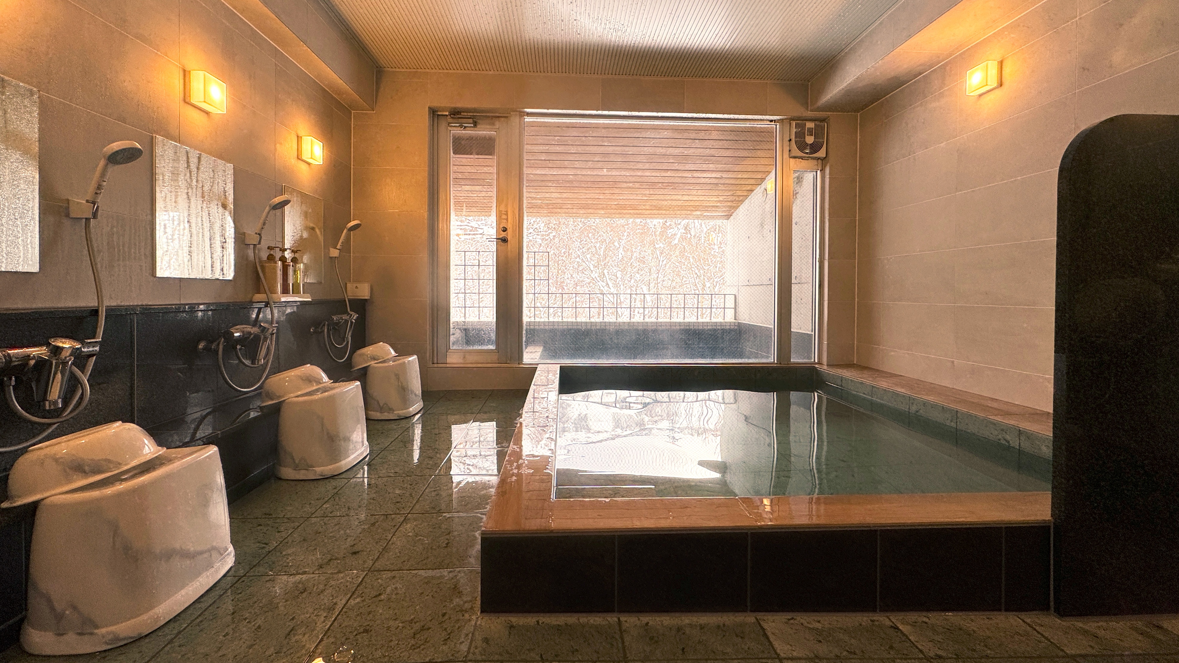 *タワー棟／浴場(内風呂)