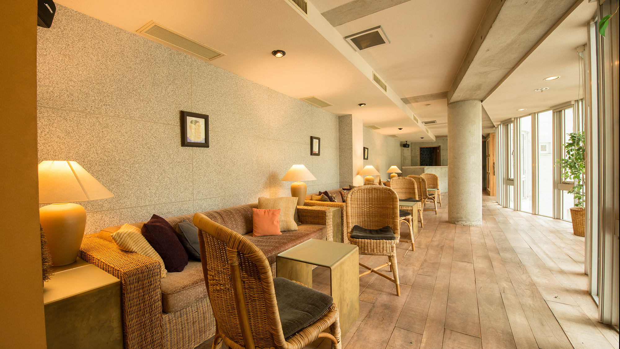 *館内一例_タワー館のロビーラウンジ